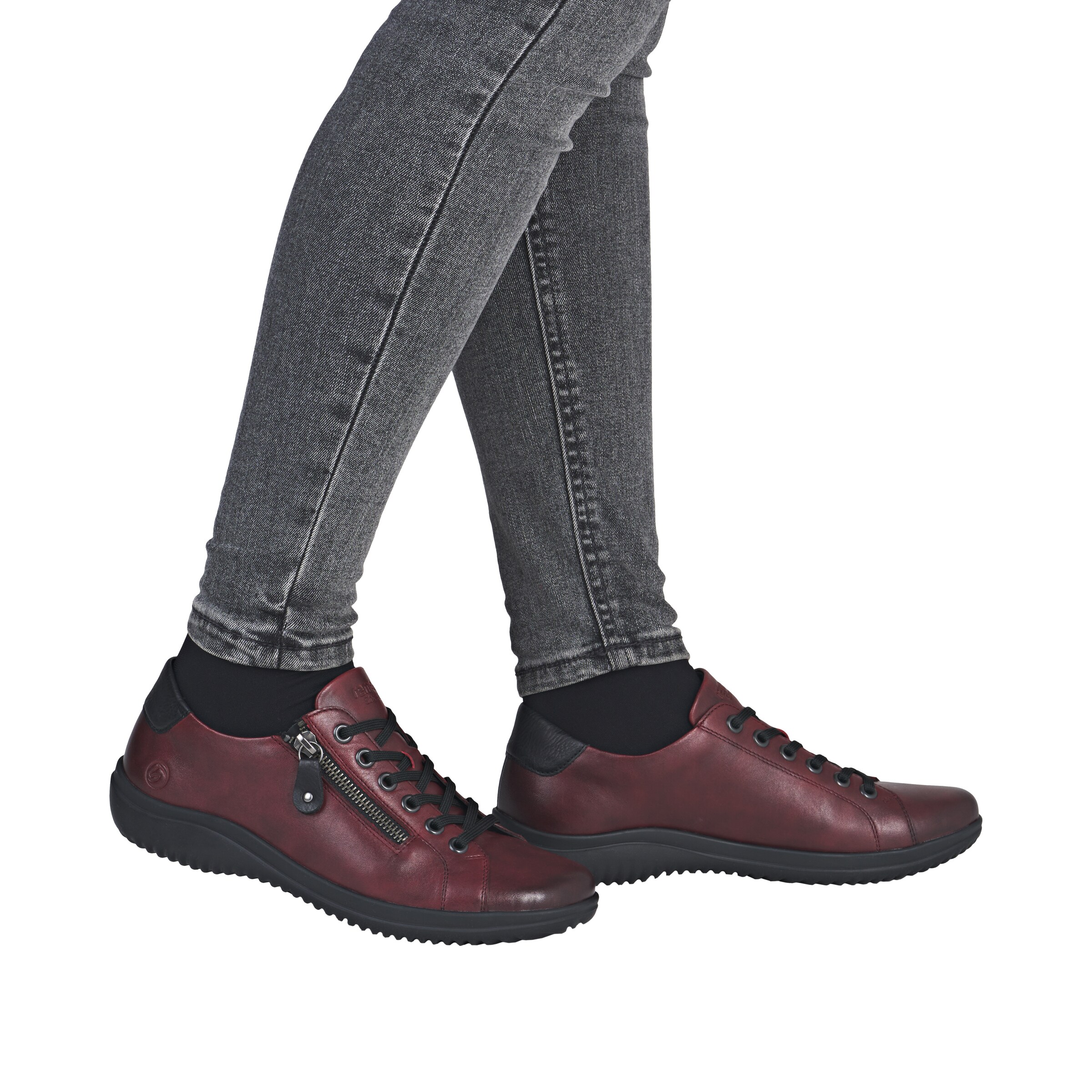 Chaussure à lacets REMONTE en rouge