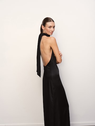 RÆRE by Lorena Rae Вечерна рокля 'Ileya' в черно