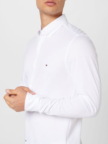 TOMMY HILFIGER Slim Fit Hemd in Weiß