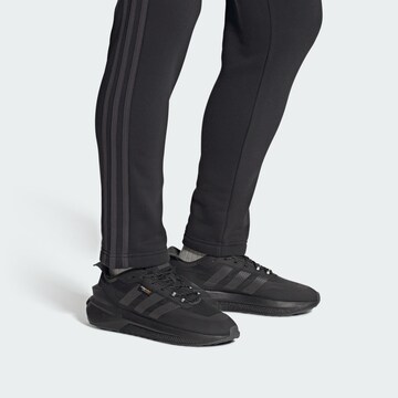 ADIDAS SPORTSWEAR - Zapatillas deportivas bajas 'Avryn' en negro