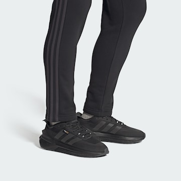 ADIDAS SPORTSWEAR Αθλητικό παπούτσι 'Avryn' σε μαύρο