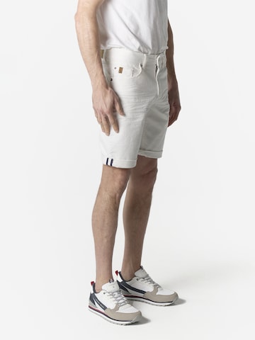 KOROSHI Regular Shorts in Weiß