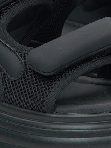 ES8 - Sandalias '5010-01' en negro