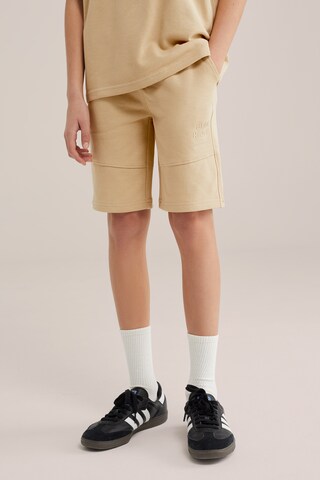 WE Fashion Regular Trousers in Beige: front