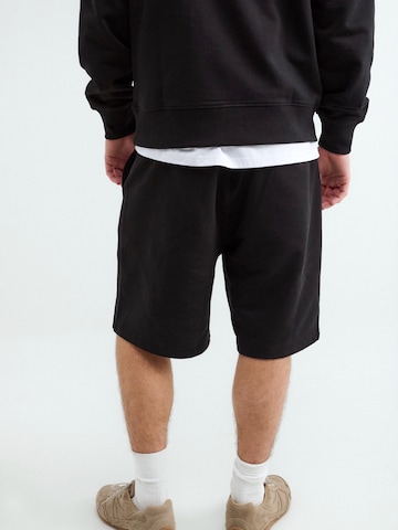 BALMOHK Loosefit Housut värissä musta