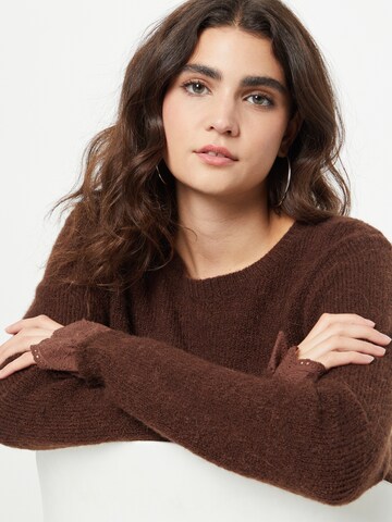 Cream Sweater 'Lacy' in Brown