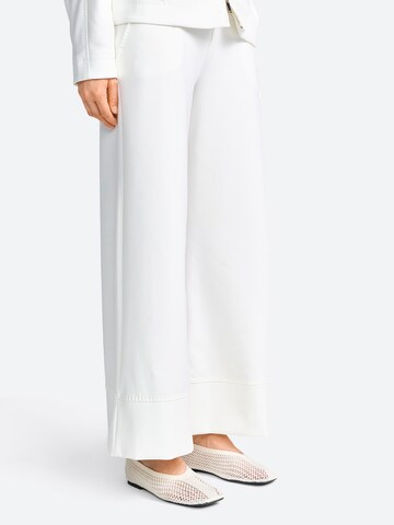 Regular Pantaloni de la Rich & Royal pe alb