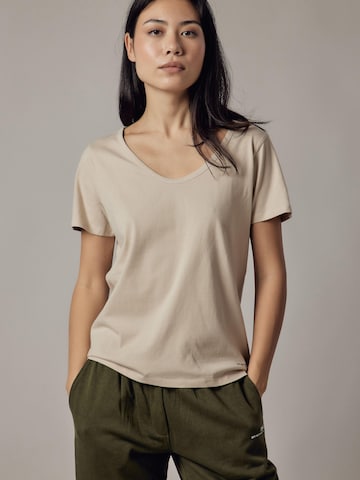 T-shirt 'T-Shirt Scollo Profondo' OWN Off With Nature en beige : devant