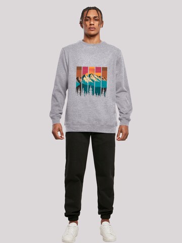 Sweat-shirt 'Berg Sonnenuntergang Retro' F4NT4STIC en gris