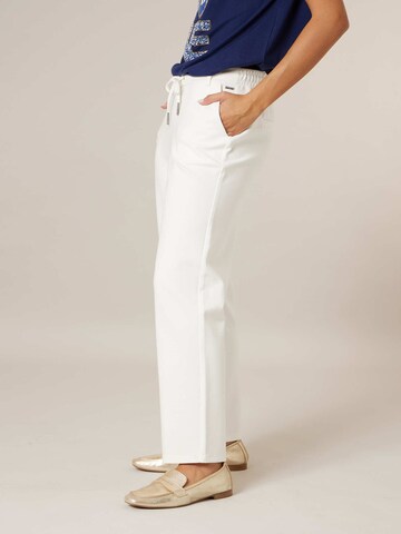 Regular Pantalon 'VANIDA' Deeluxe en blanc