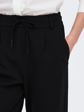 Coupe slim Pantalon 'Carolna' ONLY en noir