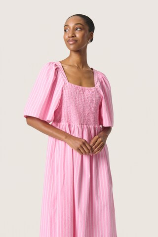 Robe 'Anvitte' SOAKED IN LUXURY en rose