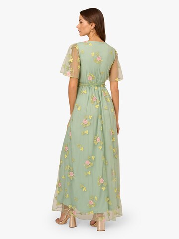 Adrianna Papell Jurk 'Embroidered Flutter Dress' in Groen