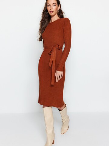 Trendyol - Vestido de punto en rojo: frente