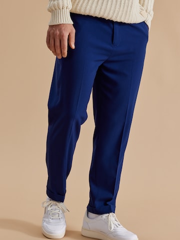 DAN FOX APPAREL - regular Pantalón de pinzas 'Bjarne' en azul: frente