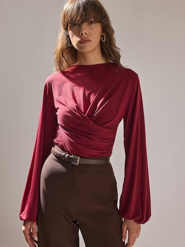 Camicia da donna 'Draped Blouse' di Touché Privé in rosso