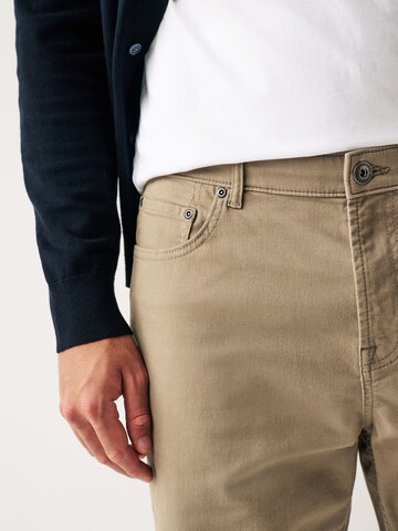 Next Slimfit Chinobyxa i grå