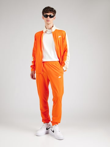 Nike Sportswear Обычный Костюм 'Club' в Оранжевый