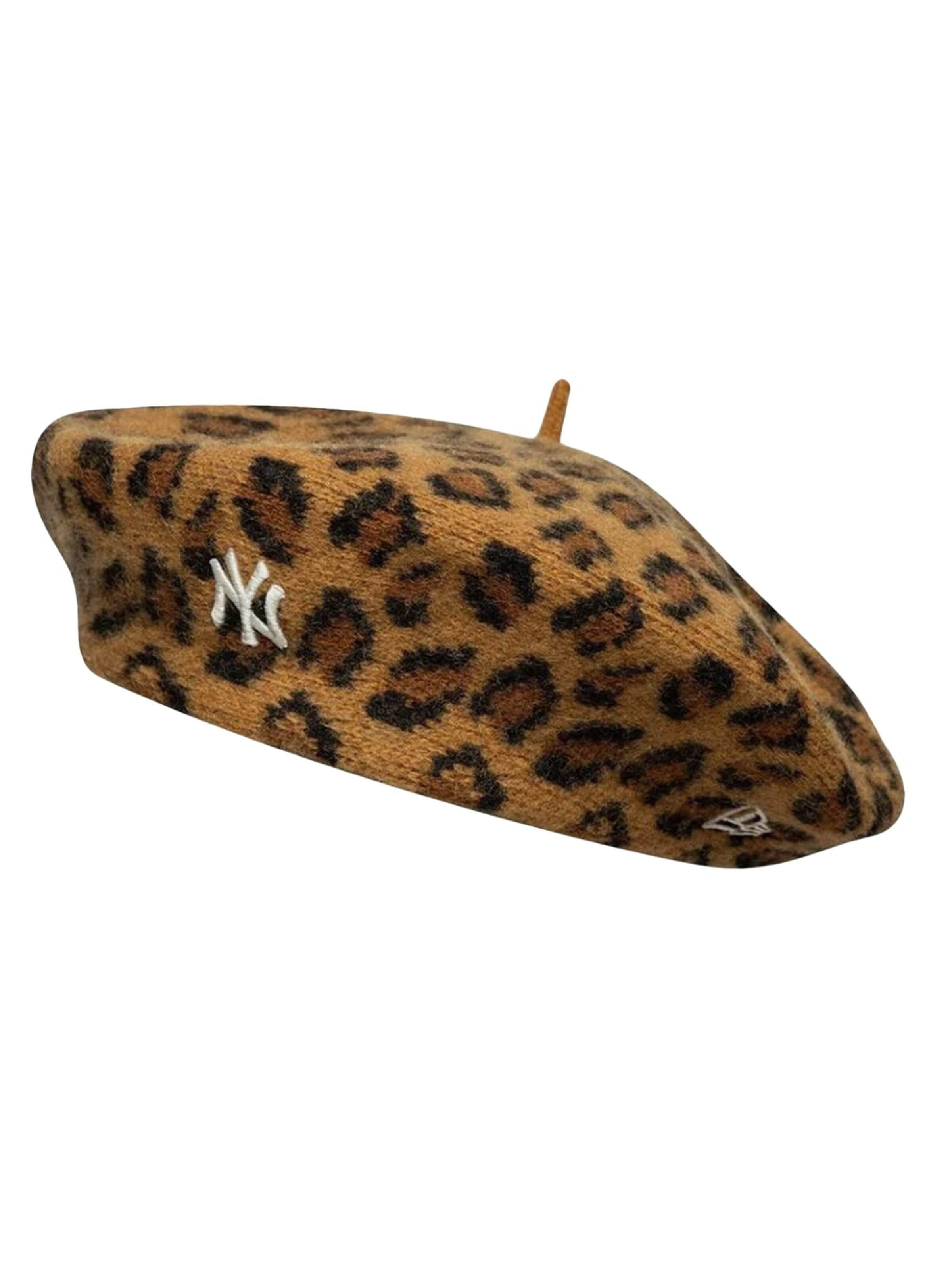Chapeaux 'FEMALE LEOPARD BERET NEW YORK YANKEES STONE / BLACK' NEW ERA en beige : devant