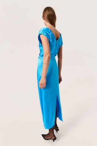 SOAKED IN LUXURY Kleid 'Seleena' in Blau