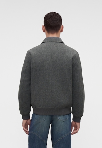 GUESS Between-Season Jacket in Grey
