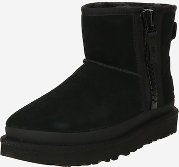 Boots 'Classic' di UGG in nero: frontale