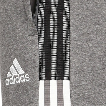 ADIDAS SPORTSWEAR Tapered Παντελόνι φόρμας 'Tiro 21' σε γκρι