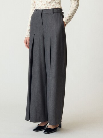 YAS - Pierna ancha Pantalón 'INVA' en gris