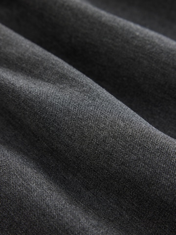 Next - Vestido en gris
