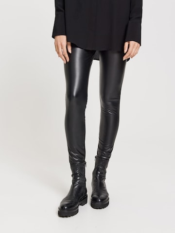 OPUS Skinny Leggingsit 'Elyssa' värissä musta: edessä