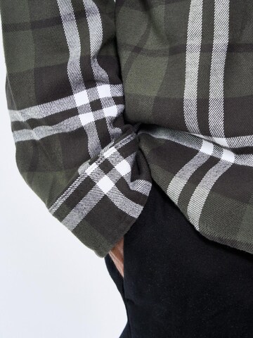 Legends Regular fit Overhemd 'Humphrey Flannel check shirt - Duffel Bag' in Rood