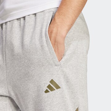 ADIDAS SPORTSWEAR Tapered Sporthose in Grau