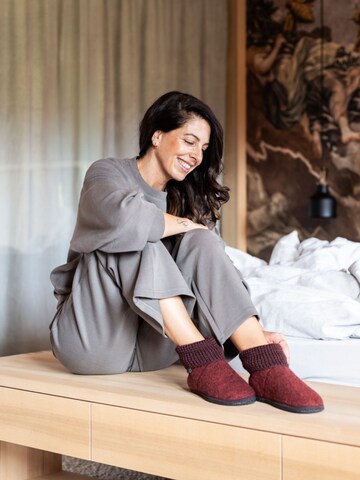 Gottstein Slippers 'Hüttenschuhe Wool Venture High' in Red