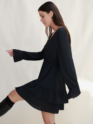 Robe 'Liliana' A LOT LESS en noir