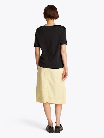 TOMMY HILFIGER T-shirt i svart