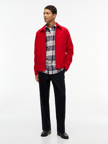TOMMY HILFIGER Comfort Fit Риза в бяло