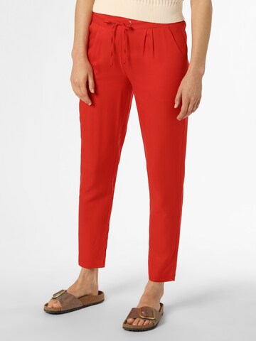 Marie Lund Tapered Pleat-Front Pants in Red: front