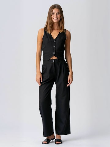 TEESHOPPEN Regular Trousers ' Natalie ' in Black: front