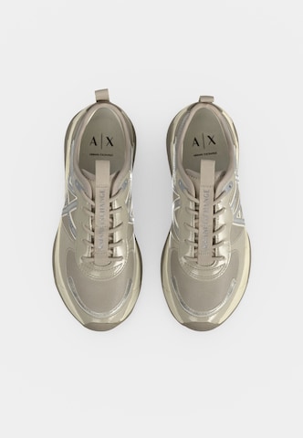 Baskets basses ARMANI EXCHANGE en beige : au dessus