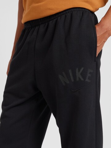 NIKE Tapered Sporthose 'SWOOSH' in Schwarz