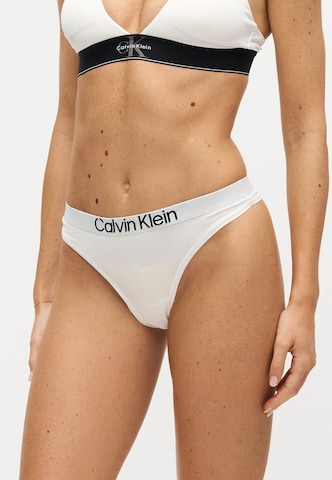Calvin Klein Tanga – bílá: přední strana
