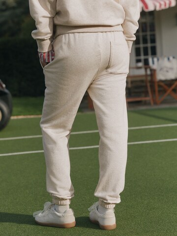 self. Tapered Broek in Beige