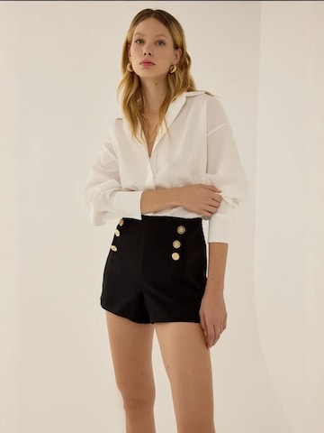 Hiccup Regular Shorts in Schwarz