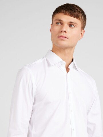 BOSS Slim fit Koszula 'Hank' w kolorze biały