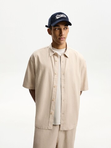 Comfort fit Camicia di Bershka in giallo: frontale