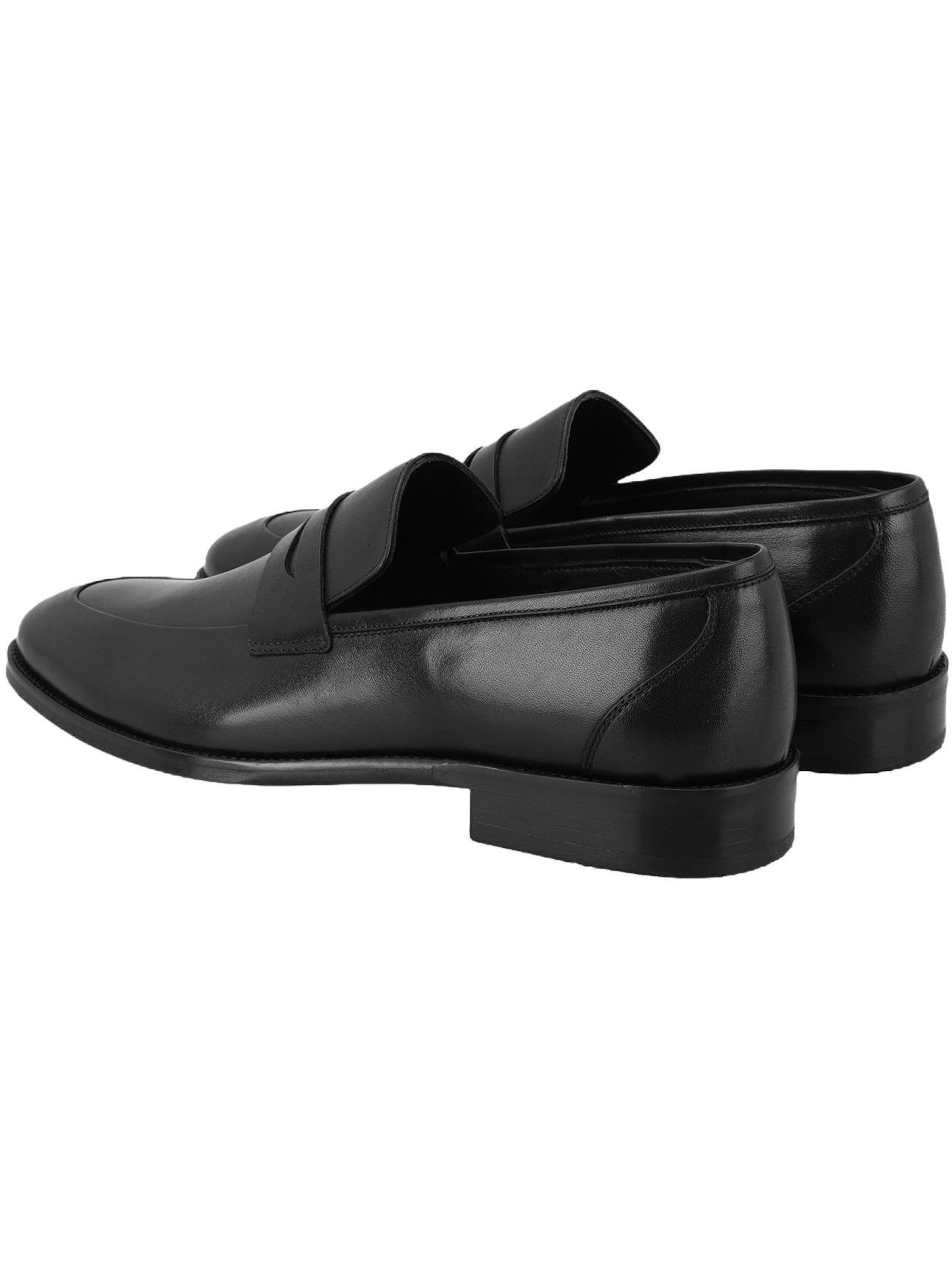 Desa Classic Flats 'Slip-Ons' in Black