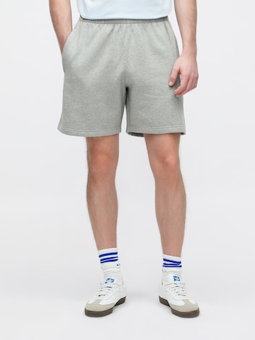 ADIDAS ORIGINALS Обычный Штаны 'ESS' в Серый: спереди