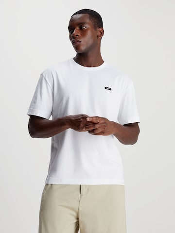 T-Shirt Calvin Klein en blanc : devant