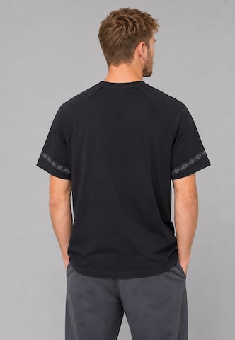 UMBRO Shirt in Zwart