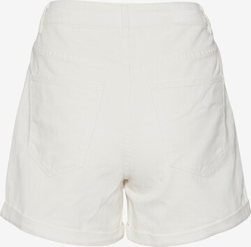 VERO MODA - regular Vaquero 'Nineteen' en blanco